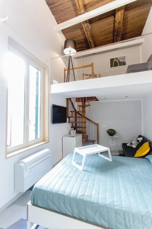 Anticaglia/24 Bed & Breakfast Naples Italy