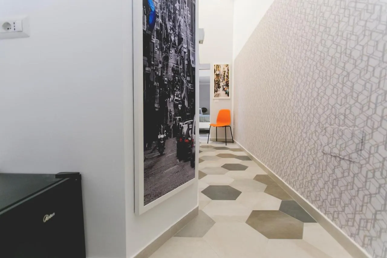 Anticaglia/24 Bed & Breakfast Naples Italy